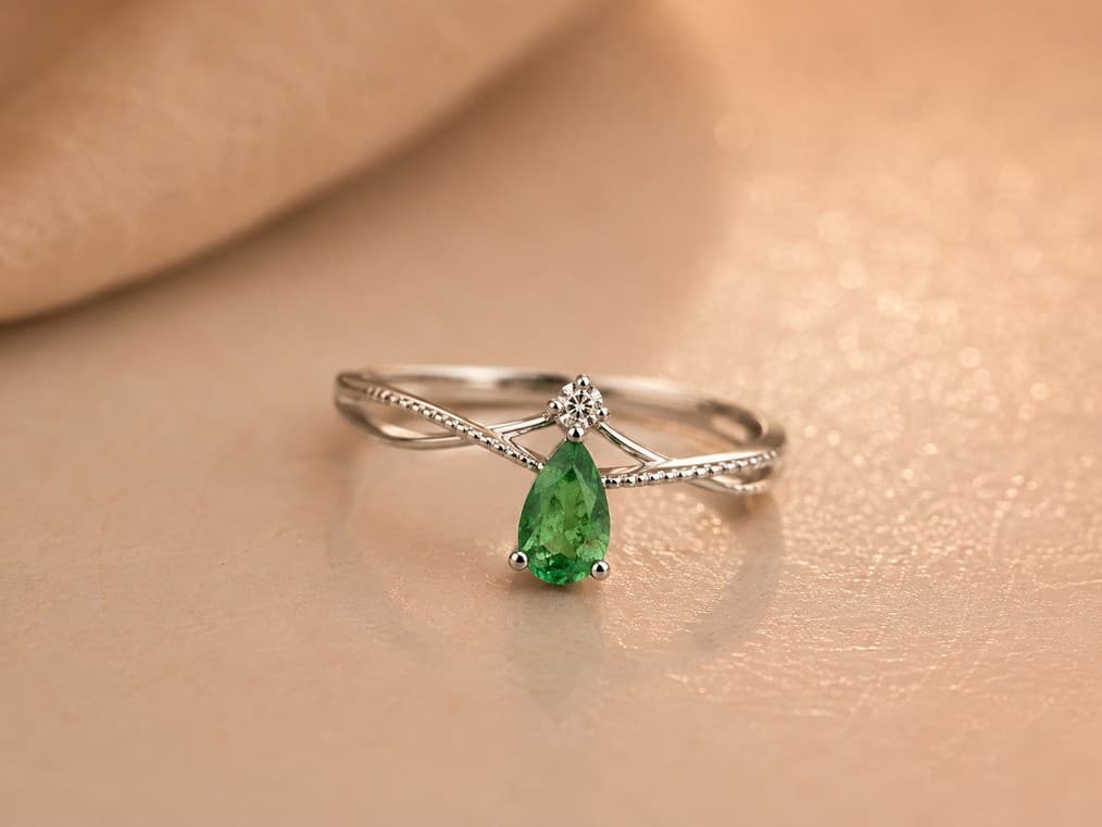 Anillo de Corona Entrelazado